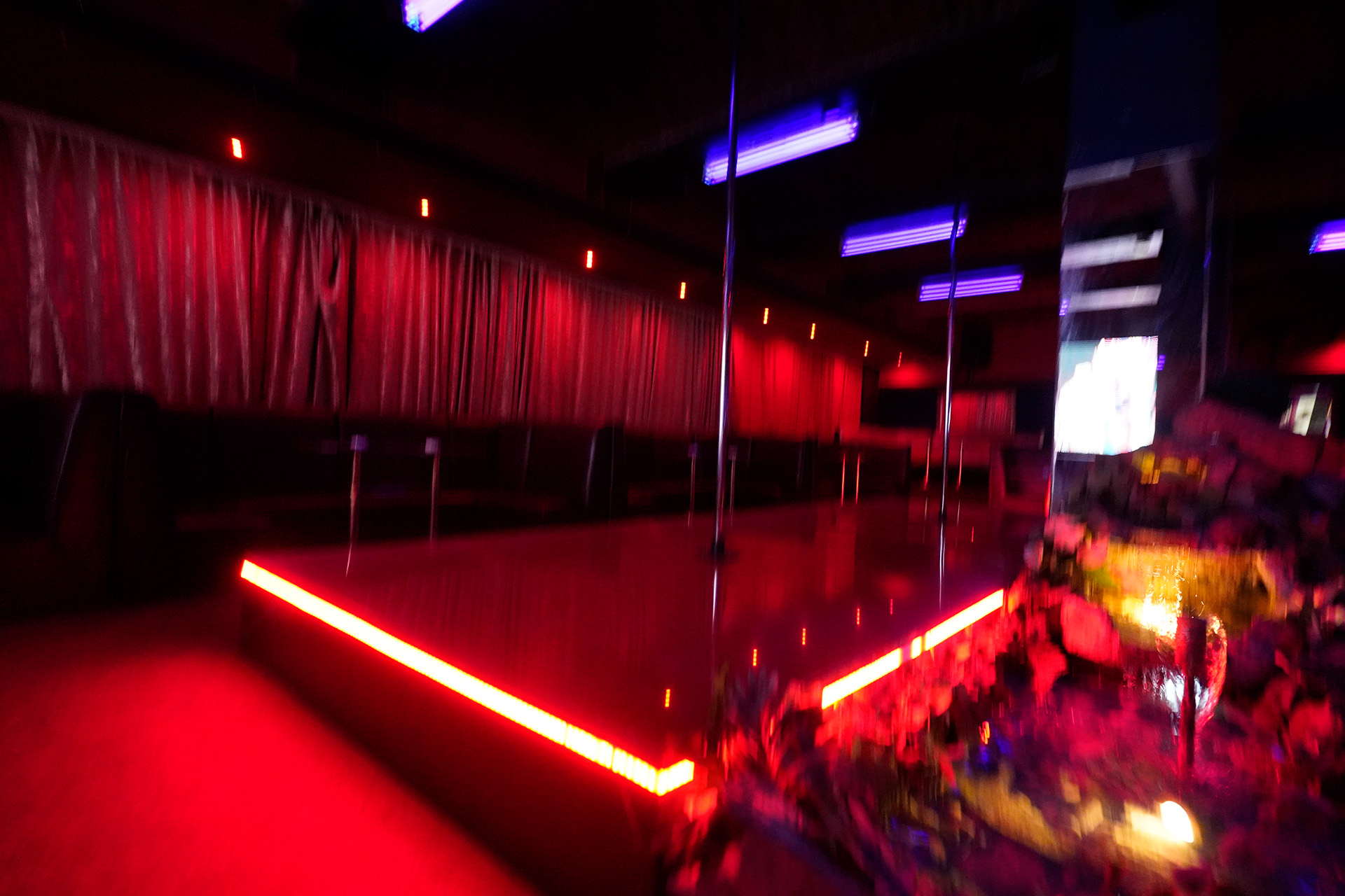 Romansa Nightclub Strip Bar Club Beograd ambijent unutra kluba
